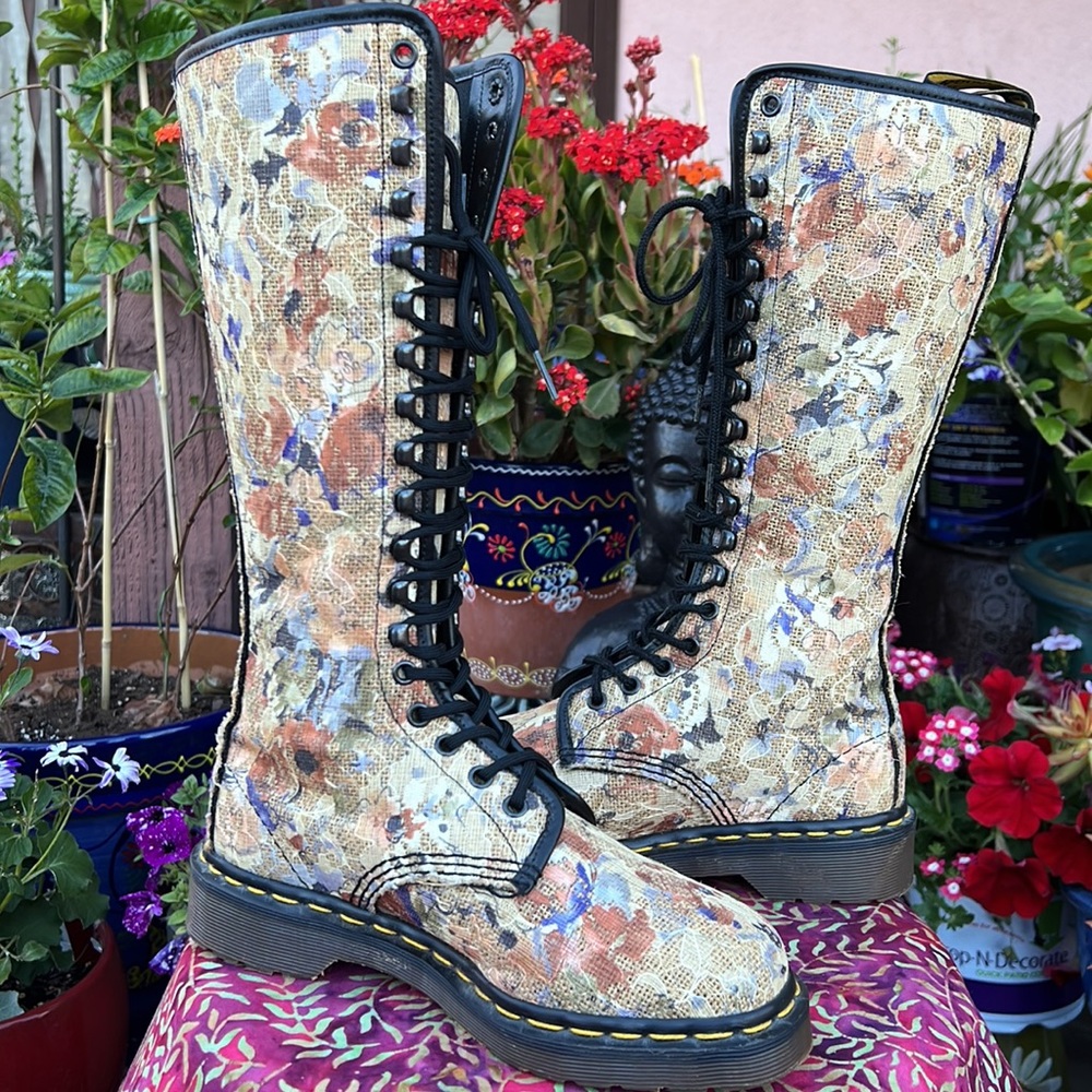 🏴󠁧󠁢󠁥󠁮󠁧󠁿 RARE Dr. Martens MIE Vintage Floral LACE & BURLAP Y2K Boots UK 5